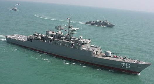 イラン海軍の艦船がスエズ運河を通過
